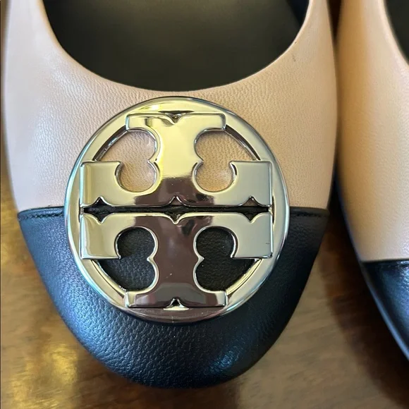 Tory Burch Pumps Size 7 1/2 NWOT - Picture 8 of 9